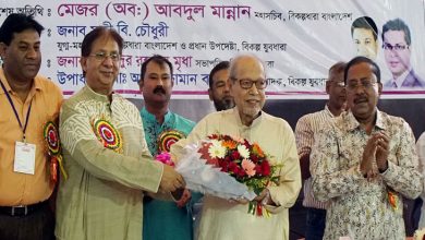 শমসের মবিন চৌধুরী বিকল্পধারা বাংলাদেশে যোগ দিয়েছেন
