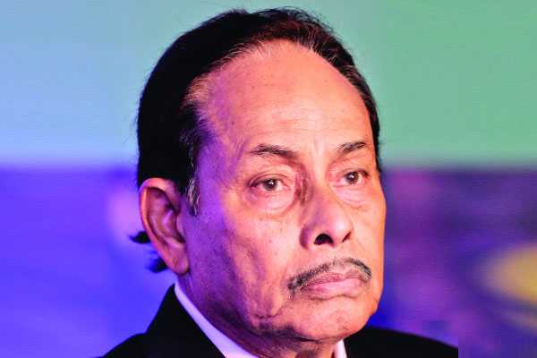উন্নত চিকিৎসরার জন্য সিঙ্গাপুরে এইচ এম এরশাদ