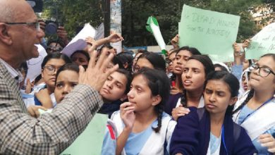 ভিকারুননিসার প্রধান শিক্ষক সাময়িক বরখাস্ত, শিক্ষার্থীদের আন্দোলন অব্যাহত