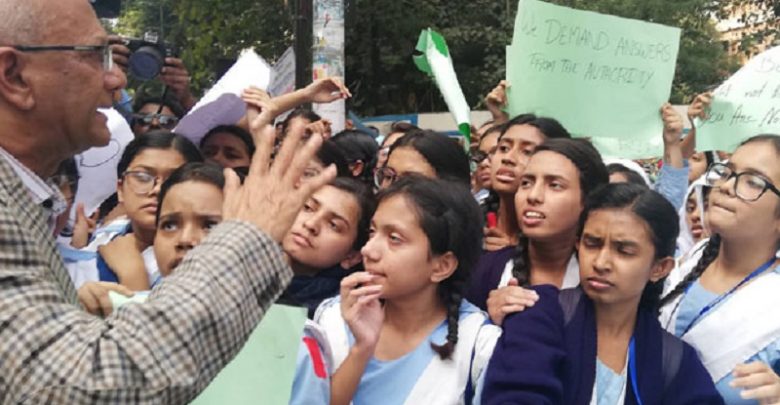 ভিকারুননিসার প্রধান শিক্ষক সাময়িক বরখাস্ত, শিক্ষার্থীদের আন্দোলন অব্যাহত