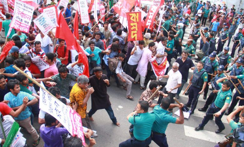 পুলিশের লাঠিপেটায় বাম গণতান্ত্রিক জোটের অর্ধশতাধিক আহত 1 1490605867 1490605859 3538264 32