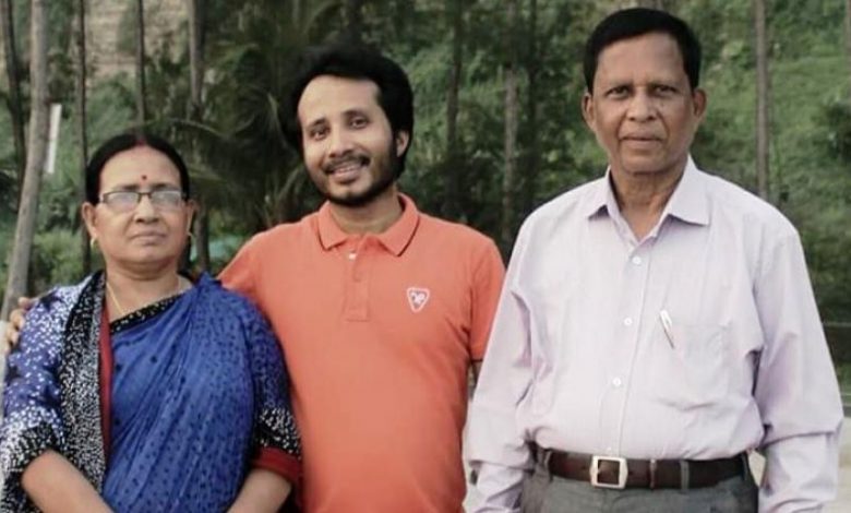 সমরজিতের গানচিত্রে মডেল নিজেরই বাবা-মা 1 8 12 10