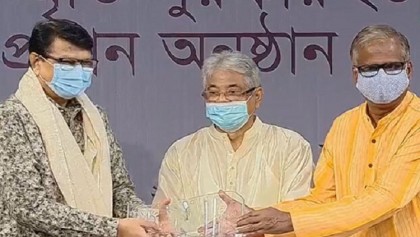 ফজলুল হক স্মৃতি সম্মাননা পুরস্কার পেলেন আলমগীর 1 image 77920 1561728560 20