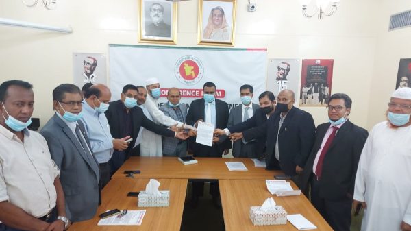 এয়ারপোর্টে হয়রানি বন্ধে প্রধানমন্ত্রীর হস্তক্ষেপ কামনা 1 লেপ 13