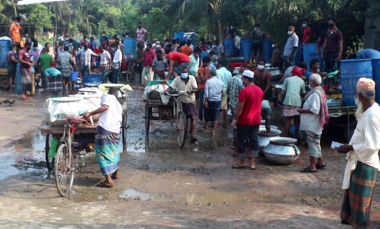 লকডাউনে ক্ষতিগ্রস্ত আগৈলঝাড়ার পোনা মাছ ব্যবসায়ীরা 1 Capture 56