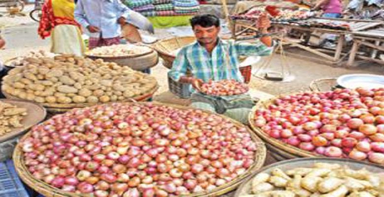আলু-পেঁয়াজ: পাইকারি থেকে খুচরায় দাম আকাশ-পাতাল 1 বাজার