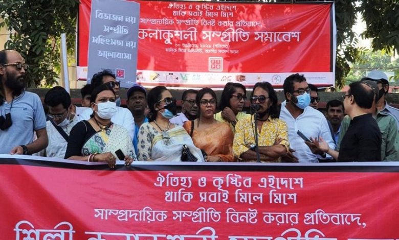 এদেশে উগ্রবাদী ও সাম্প্রদায়িকতার জায়গা নেই 1 শিল্পীরা