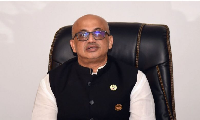 প্রতিমন্ত্রী মুরাদ