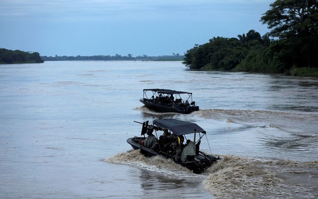colombian soldiers patrol