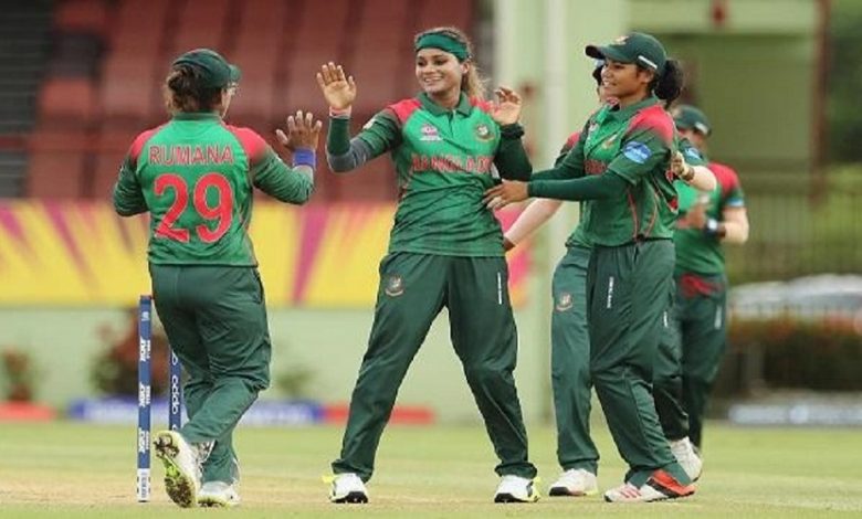 নারী