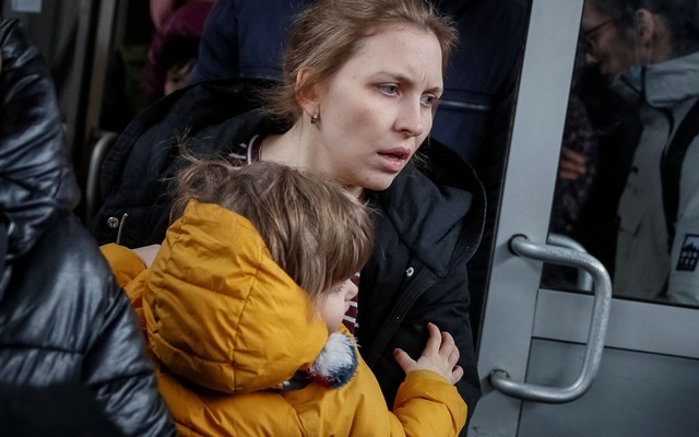 kyiv evacuation train 070322 01