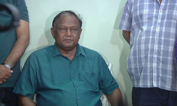 দ্রব্যমূল্য ঊর্ধ্বগতি নিয়ন্ত্রণে কাজ করছে সরকার : বাণিজ্যমন্ত্রী 1 bus