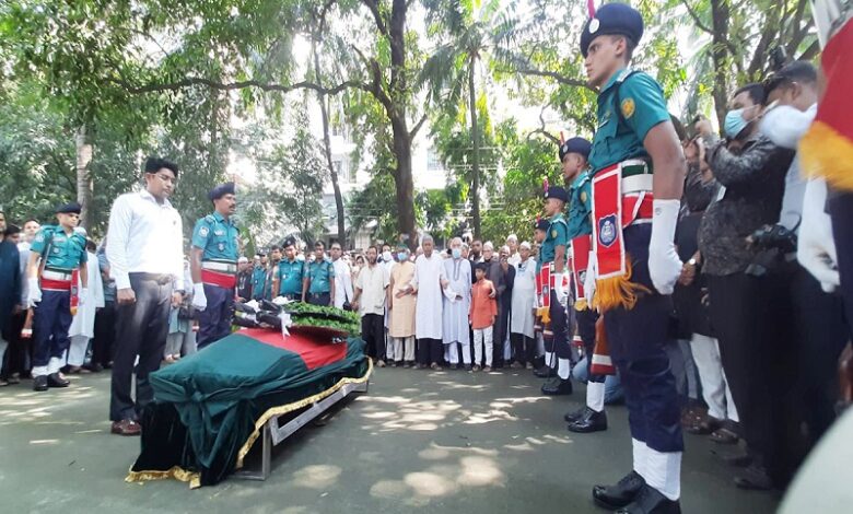 সাবেক তত্ত্বাবধায়ক সরকারের উপদেষ্টা আকবর আলি খানের জানাজা নামাজ সম্পন্ন 1 আক