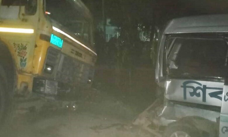 দিনাজপুরে ট্রাকচাপায় নিহত ২ 1 দি