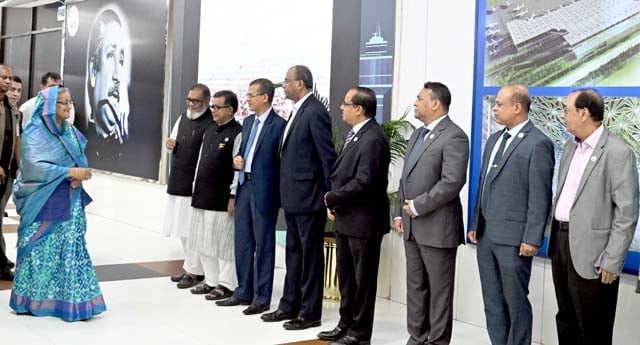 ইতালি সফর শেষে দেশে ফিরেছেন প্রধানমন্ত্রী 1