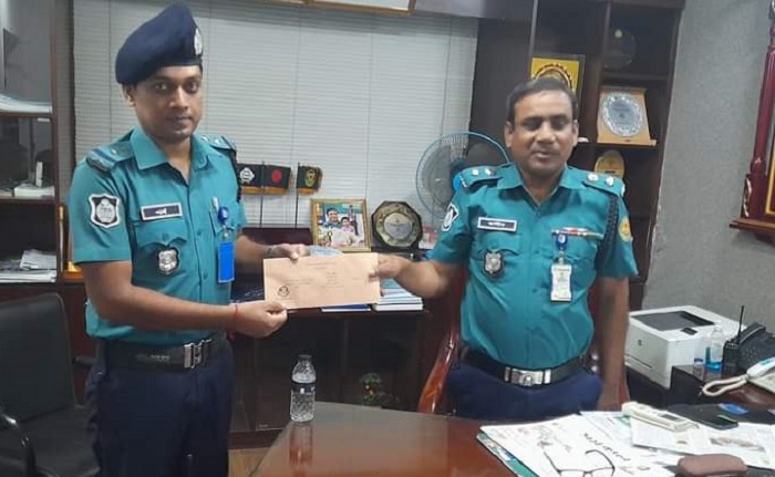 অপহরণকারী চক্র গ্রেপ্তার করায় শ্রেষ্ঠ পুরস্কার পেলেন এস আই 'পার্থ মল্লিক' 1 eec73b6e 234f 4afb 9067 1691dace3f1f