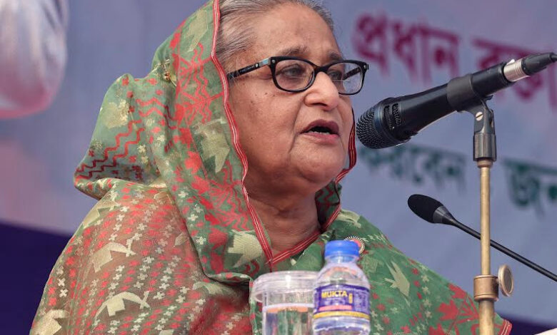 বিএনপি-জামায়াতের ধ্বংসযজ্ঞ থেকে দেশকে বাঁচাতে আরেকবার ‘নৌকা’য় ভোট দিন: প্রধানমন্ত্রী 1 download 1