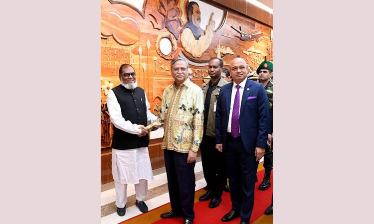 চিকিৎসার্থে রাষ্ট্রপতির সিঙ্গাপুর যাত্রা 1 image 110365 1697434456
