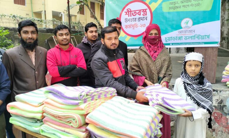 শীতার্ত অসহায় মানুষের পাশে চুয়াডাঙ্গা ভলান্টিয়ার্স 1 WhatsApp Image 2023 12 28 at 17.21.16