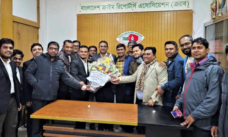 ক্র্যাবের নবনির্বাচিত সভাপতি-সম্পাদককে ব্যারিস্টার সাইফুরের ফুলেল শুভেচ্ছা 1 420084335 9002833880