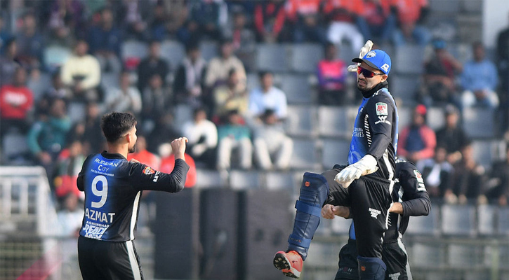 কুমিল্লাকে হারিয়ে রংপুরের টানা দ্বিতীয় জয় 1 বংপুর