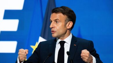 Macron 1