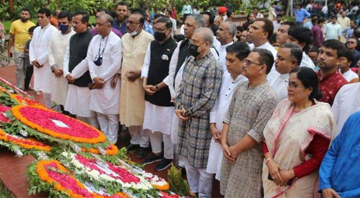 জাতীয় কবি কাজী নজরুল ইসলামের জন্মবার্ষিকীতে তাঁর সমাধিতে সর্বস্তরের মানুষের শ্রদ্ধা 1 kkk
