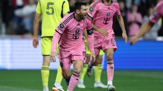 messi vs nash 3e55ee0695b701e18c8ed97efdcc64c9