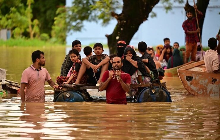 বন্যার পানি কমছে বাড়ছে দূর্ভোগ, প্রাণহানি ৫৪ 1 bonna 2