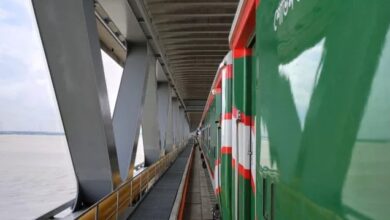 Train benapole