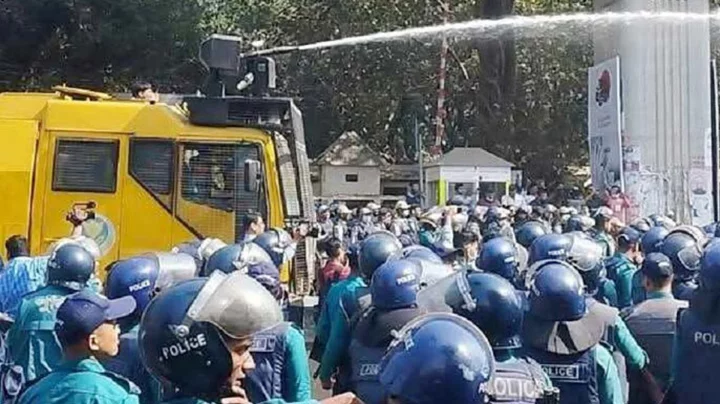 যমুনা অভিমুখে সরকারি কর্মচারীদের মিছিলে বাধা 1 sorkari kormocari