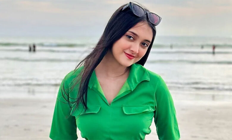 গাড়িতে আগুেন, অল্পের জন্য প্রাণে বাঁচলেন পারশা 1 parsa 1
