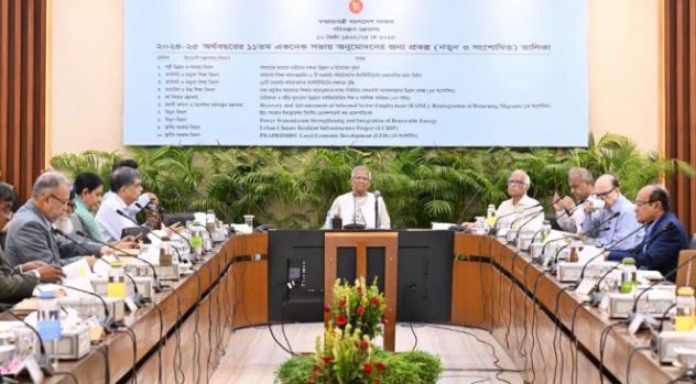 রাজধানীর আগারগাঁও এনইসি সভাকক্ষে আজ শনিবার (২৪ মে) অনুষ্ঠিত একনেক সভায় অংশ নেন প্রধান উপদেষ্টা অধ্যাপক ড. মুহাম্মদ ইউনূস। ছবি : পিআইডি