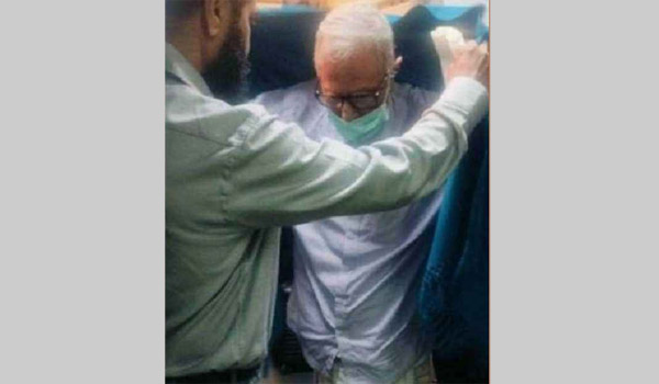 মধ্যরাতে দেশে ফিরেছেন সাবেক রাষ্ট্রপতি আবদুল হামিদ 1 Abdul hamid back