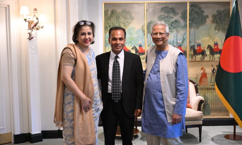 বাংলাদেশি-বংশোদ্ভূত বিশ্বখ্যাত শেফ টমি মিয়ার সাথে লন্ডনে ড. ইউনূসের সাক্ষাৎ 1 WhatsApp Image 2025 06 16 at 18.08.36