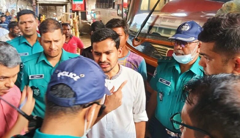 মহাখালী বাস টার্মিনালে উপদেষ্টা আসিফ 1 asif bus
