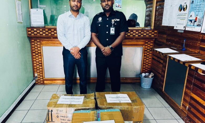 মালদ্বীপে বাংলাদেশি বন্দীদের মাঝে হাইকমিশনের পোশাক বিতরণ 1 WhatsApp Image 2025 08 04 at 2.50.27 PM