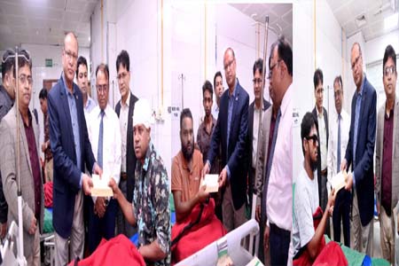 মিরপুরের ঘটনায় তিন শ্রমিককে ৫০ হাজার টাকা করে সহায়তা প্রদান 1 labour secy support fund