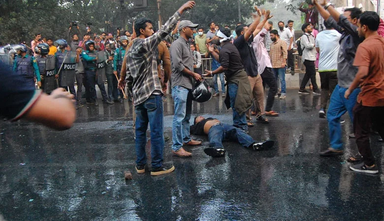 ৪৭তম বিসিএস প্রার্থীদের সঙ্গে শাহবাগে পুলিশের সংঘর্ষ, লাঠিচার্জ-টিয়ারশেল নিক্ষেপ 1 47 bcs