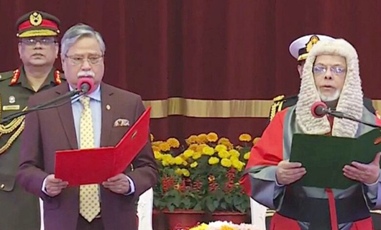 শপথ নিলেন নতুন প্রধান বিচারপতি জুবায়ের রহমান চৌধুরী 1 sopoth prodhan bicarpoti