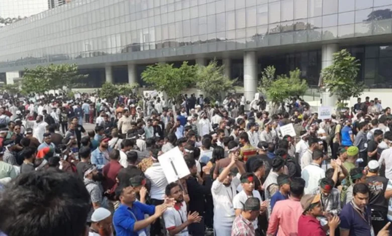 এনইআইআর চালুর প্রতিবাদে বিটিআরসি ভবনে হামলা-ভাঙচুর 1 Hamla