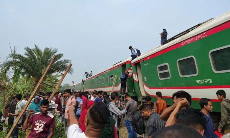 বগুড়ায় ট্রেন লাইনচ্যুত, উত্তরবঙ্গের সঙ্গে ঢাকার রেল যোগাযোগ বন্ধ 1 Untitled 12 69ba6c00f10e9
