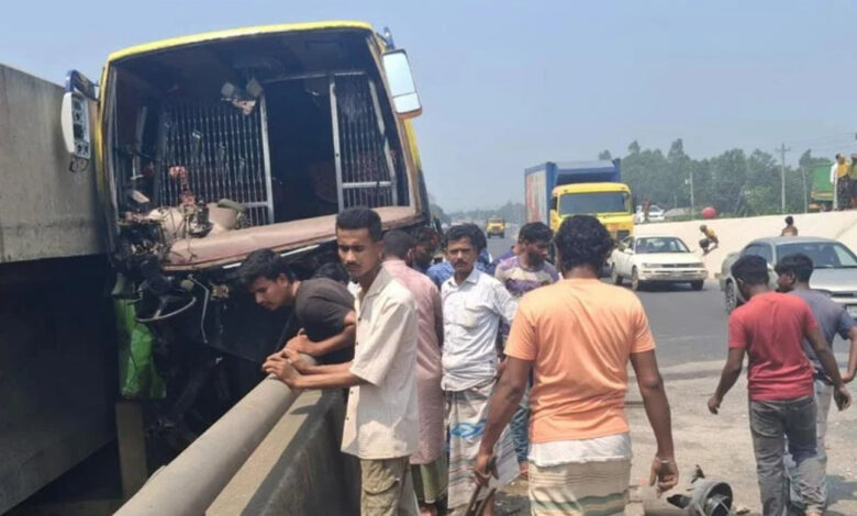 সিরাজগঞ্জে যাত্রীবাহী বাস উল্টে নিহত ৩ 1 1775202273 e130c92fb9e3bea9eb37090c86ed5faf