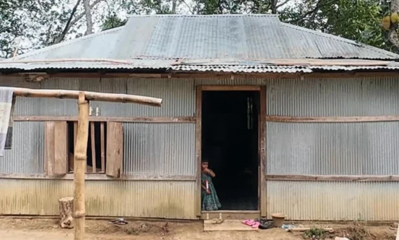 বিদ্যুৎ অফিসের ভুলে কৃষকের ঘরে লাখ টাকার ‘ভুতুড়ে’ বিল 1 6077d3e5386358c591ac33c6607db69d 69f0491f7acc4