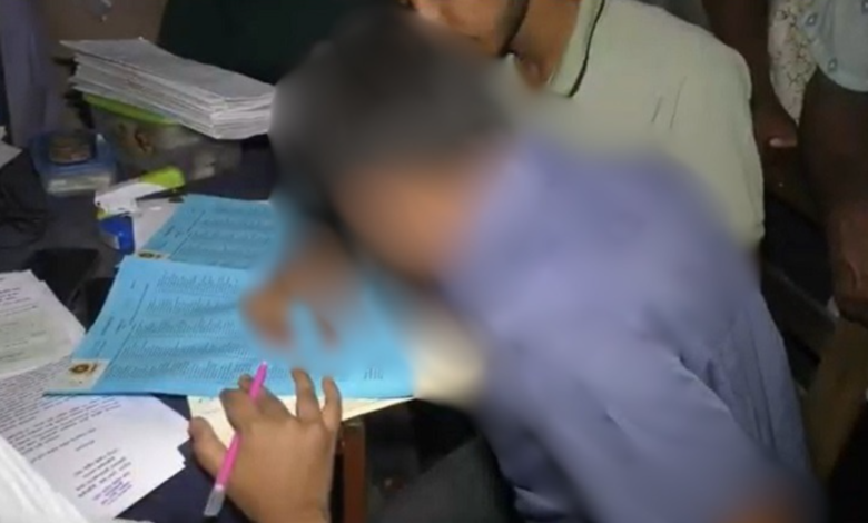 নাটোরে ৭ বছরের শিশুর নামে হত্যাচেষ্টা মামলা, এলাকায় চাঞ্চল্য 1 Screenshot 2026 04 27 100756
