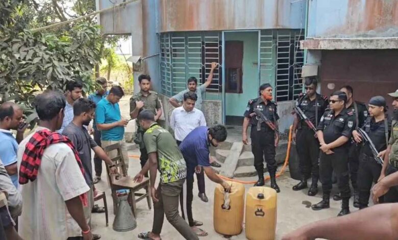 বাড়ির টয়লেট থেকে ১০৮ লিটার ডিজেল জব্দ 1 capture 1776964339