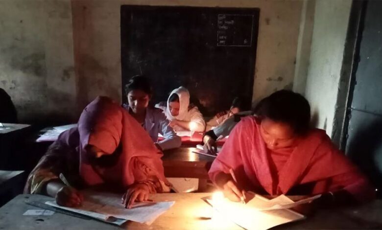 মোমবাতি জ্বালিয়ে এসএসসি পরীক্ষা 1 mom