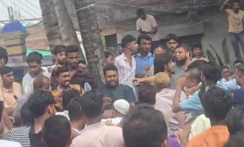 অটোরিকশা সাইট দেওয়া নিয়ে স্বেচ্ছাসেবক দলের দুই গ্রুপের সংঘর্ষ 1 1778493807 fee4e47f3e4c529b1f2c751035a4492c