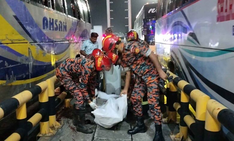 বাসের ‘ব্রেক ফেল’, যাত্রীদের বাঁচাতে নিজের জীবন দিলেন হেলপার 1 584fe2c4 305c 4066 8ec3 2bdb9779c973 20260530 084237330