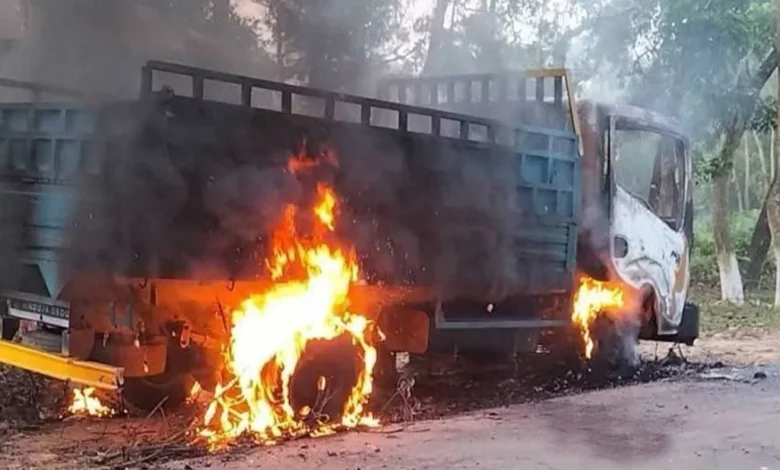 গাজীপুরে গরুচোর সন্দেহে তিনজনকে পিটিয়ে হত্যা, ট্রাকে আগুন 1 c080c42df7498ff46a8c9a633a647409 6a00084c90f61